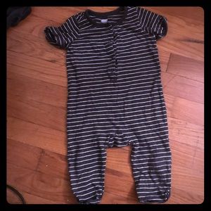 Old Navy baby romper size 6-12 months